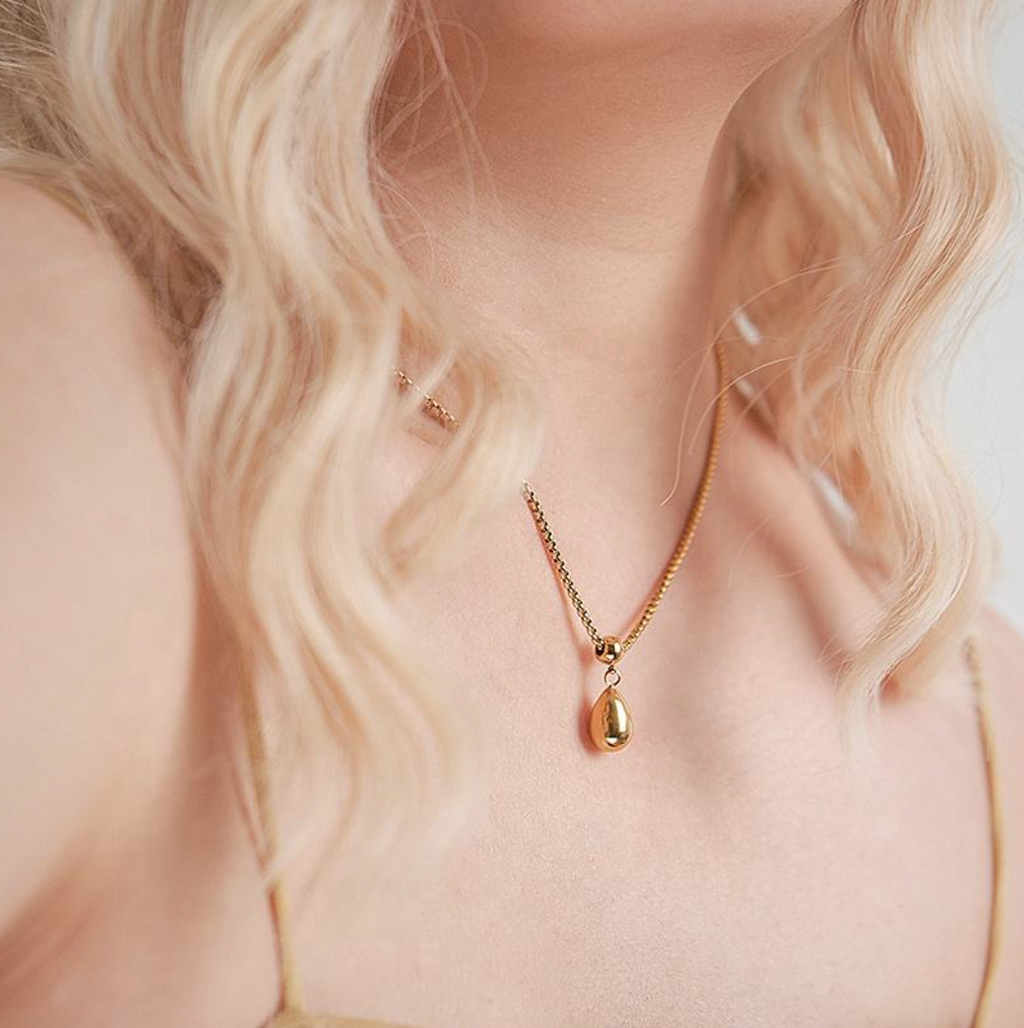 Modern Teardrop Pendant Necklace